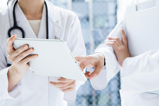 イメージ：【医療シーン①】病棟看護師向けの研修や手技指導